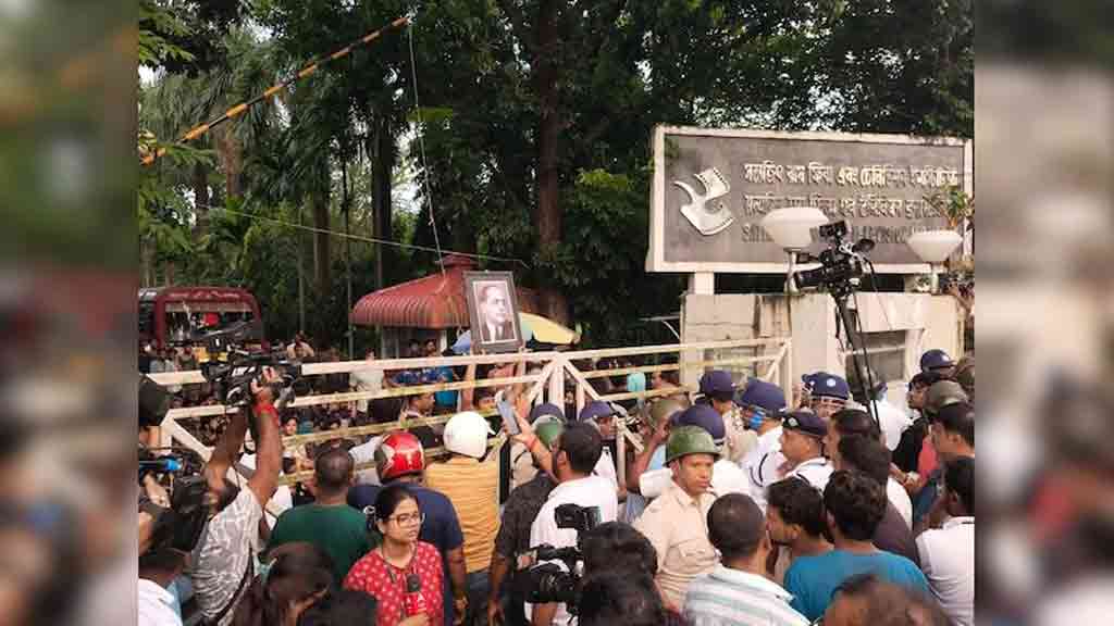 সত্যজিৎ রায় ফিল্ম ইনস্টিটিউটে হিন্দুত্ববাদীদের সঙ্গে শিক্ষার্থীদের সংঘর্ষ, আহত একাধিক
