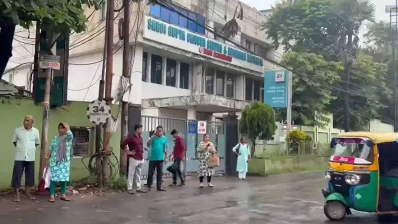 ফের রোগীর সংকট, বাংলাদেশে লিয়াজোঁ টিম পাঠাচ্ছে কলকাতার হাসপাতালগুলো