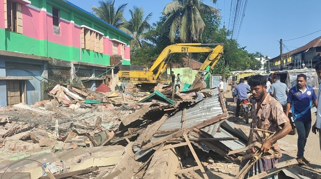 কলমাকান্দায় বিদ্যালয়ের জমি ও সরকারি হালট উদ্ধার: ২২টি অবৈধ স্থাপনা উচ্ছেদ