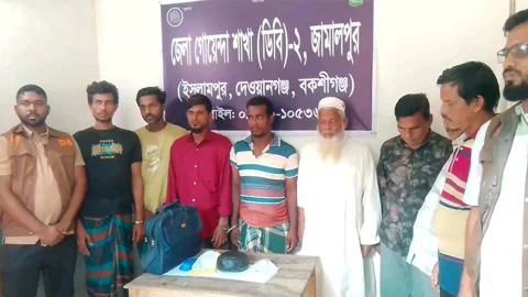 দেওয়ানগঞ্জে কষ্টিপাথরসদৃশ বস্তুসহ আটক ৮