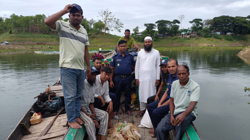 কাপ্তাই মৎস্য উপকেন্দ্রে অভিযান চলছে, ২১ হাজার বর্গফুট জাল ও নৌকা জব্দ