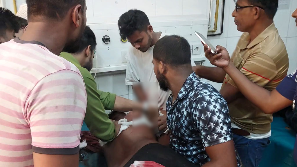 বিএনপির মিছিলে ছাত্রলীগের নেতাসহ ৪ ভাই, কোপানো হলো তিনজনকে