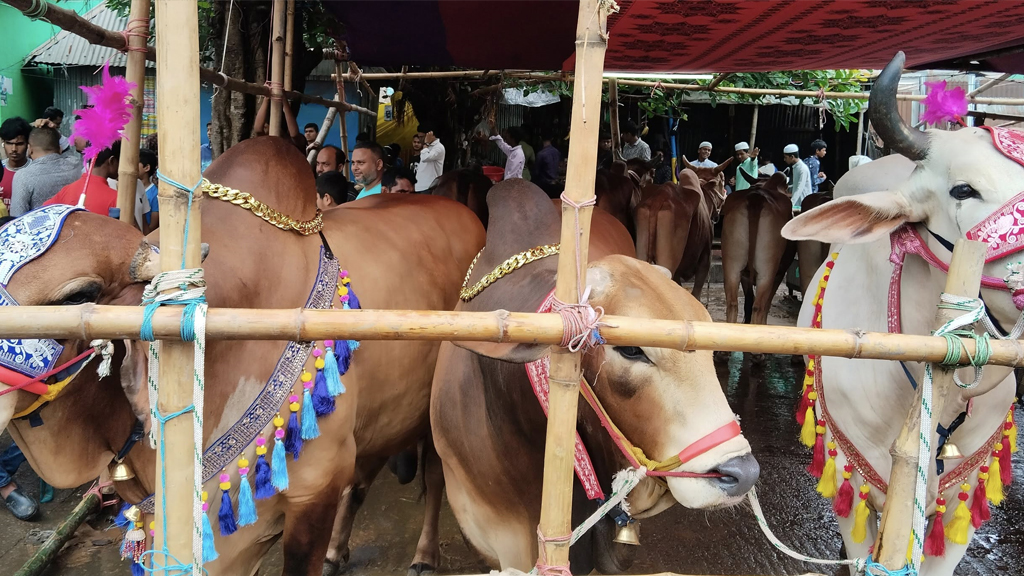 ক্রেতা-বিক্রেতার মধ্যে হাটের হাসিল কে দেবে