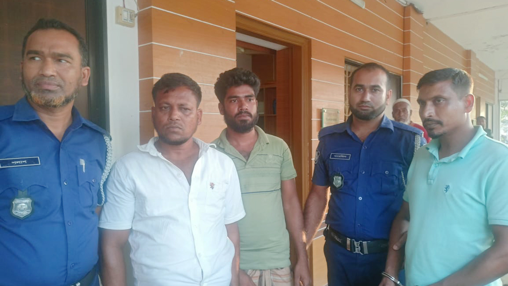 অবৈধভাবে নদীর বালু উত্তোলনের দায়ে ৩ জনের কারাদণ্ড