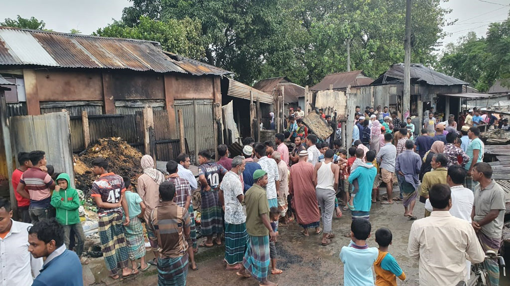 আগুনে ৮ দোকান ভস্মীভূত, অর্ধকোটি টাকার ক্ষতি দাবি