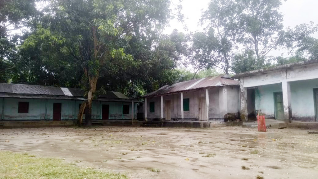 মাদ্রাসায় নিয়োগ পরীক্ষা: দিনভর অপেক্ষা করে ফিরে গেলেন পরীক্ষার্থীরা