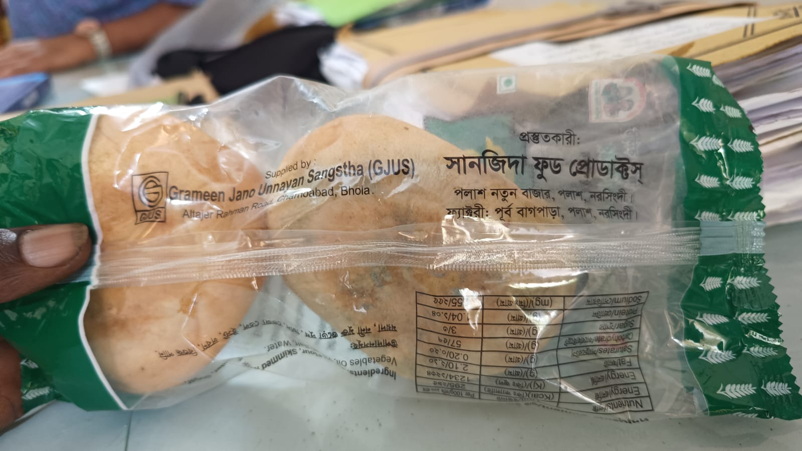 ভূরুঙ্গামারীতে স্কুল ফিডিংয়ে ছত্রাকযুক্ত বনরুটি সরবরাহের অভিযোগ