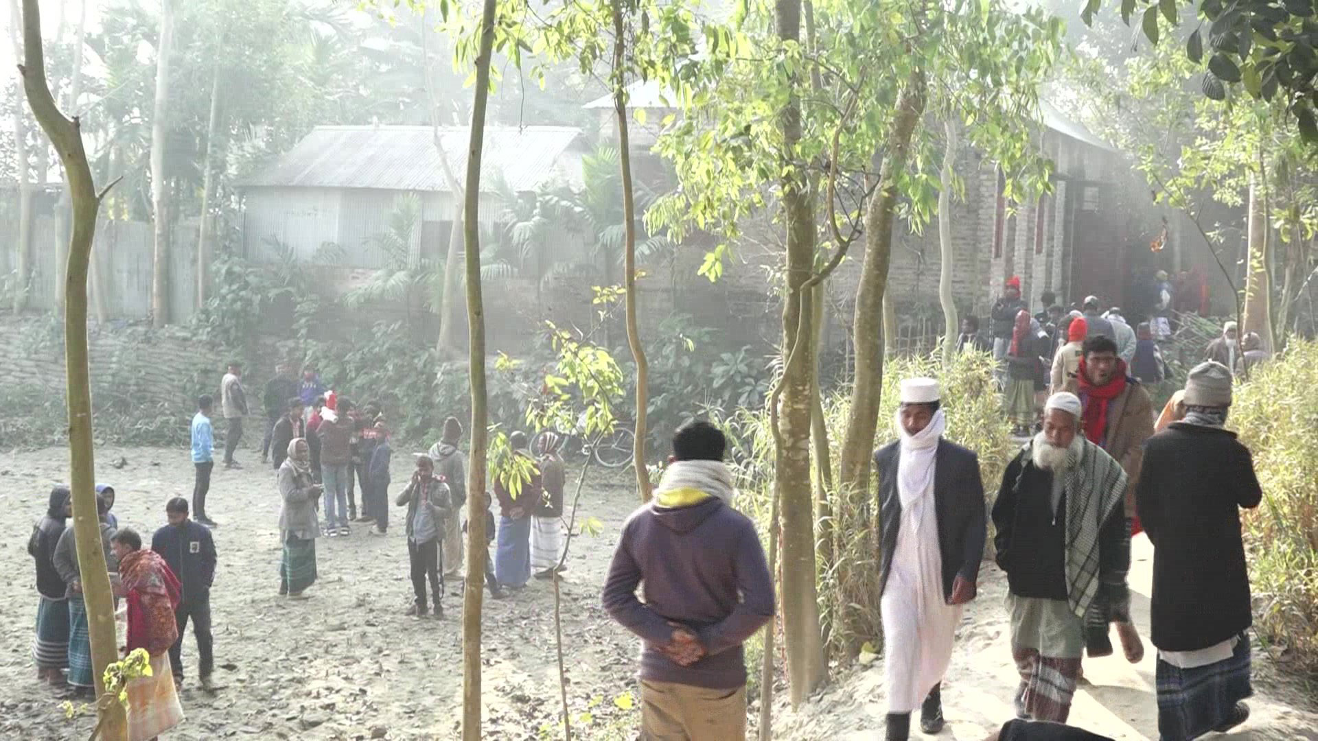 শোবার ঘরে গৃহবধূর মরদেহ, স্বামীর হদিস নেই