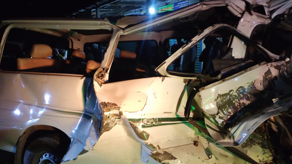 কুড়িগ্রামে ট্রাক-মাইক্রোবাস মুখোমুখি সংঘর্ষে শিশুসহ নিহত ৩