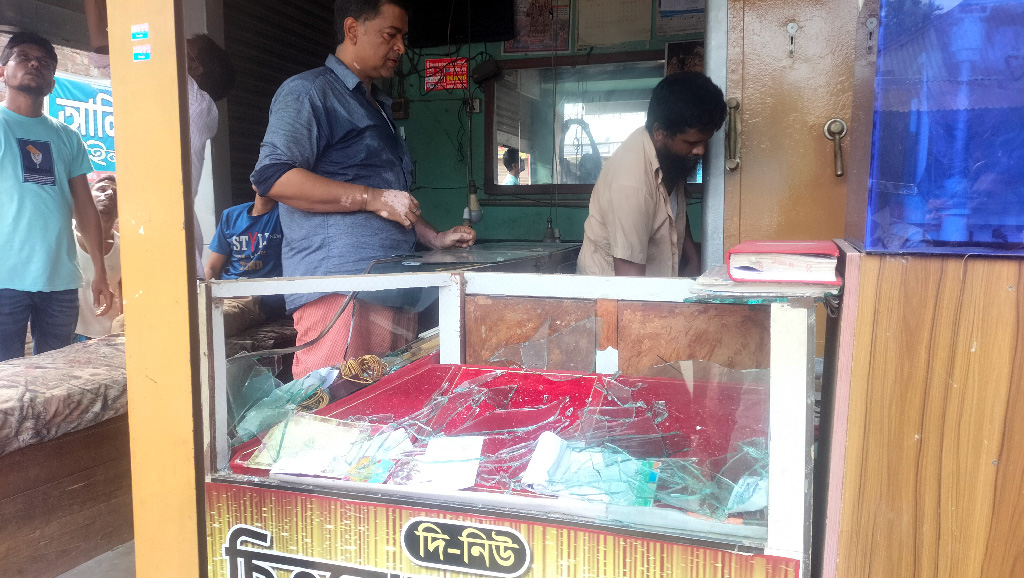 ভূরুঙ্গামারীতে জুয়েলারি দোকানে হামলা, ১২ ভরি সোনা ছিনতাইয়ের অভিযোগ