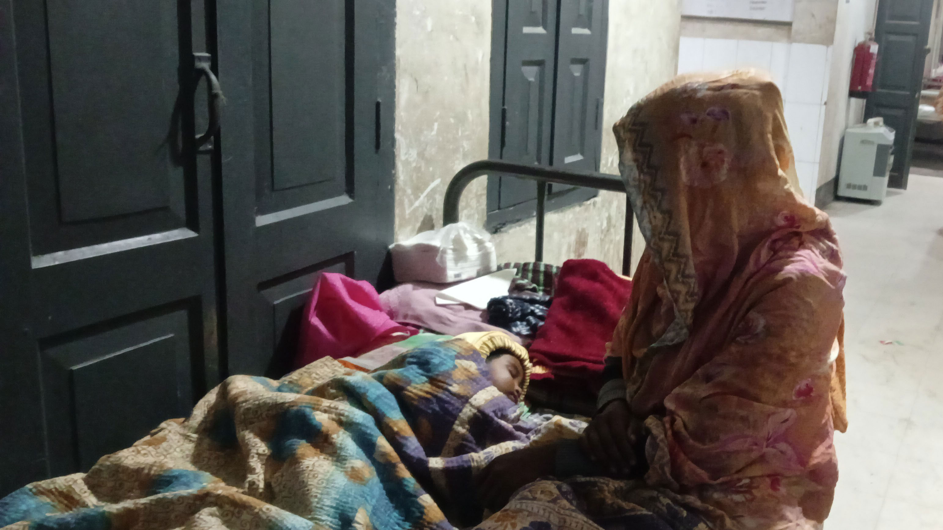 উলিপুরে হাসপাতালে বাড়ছে শীতজনিত রোগীর চাপ