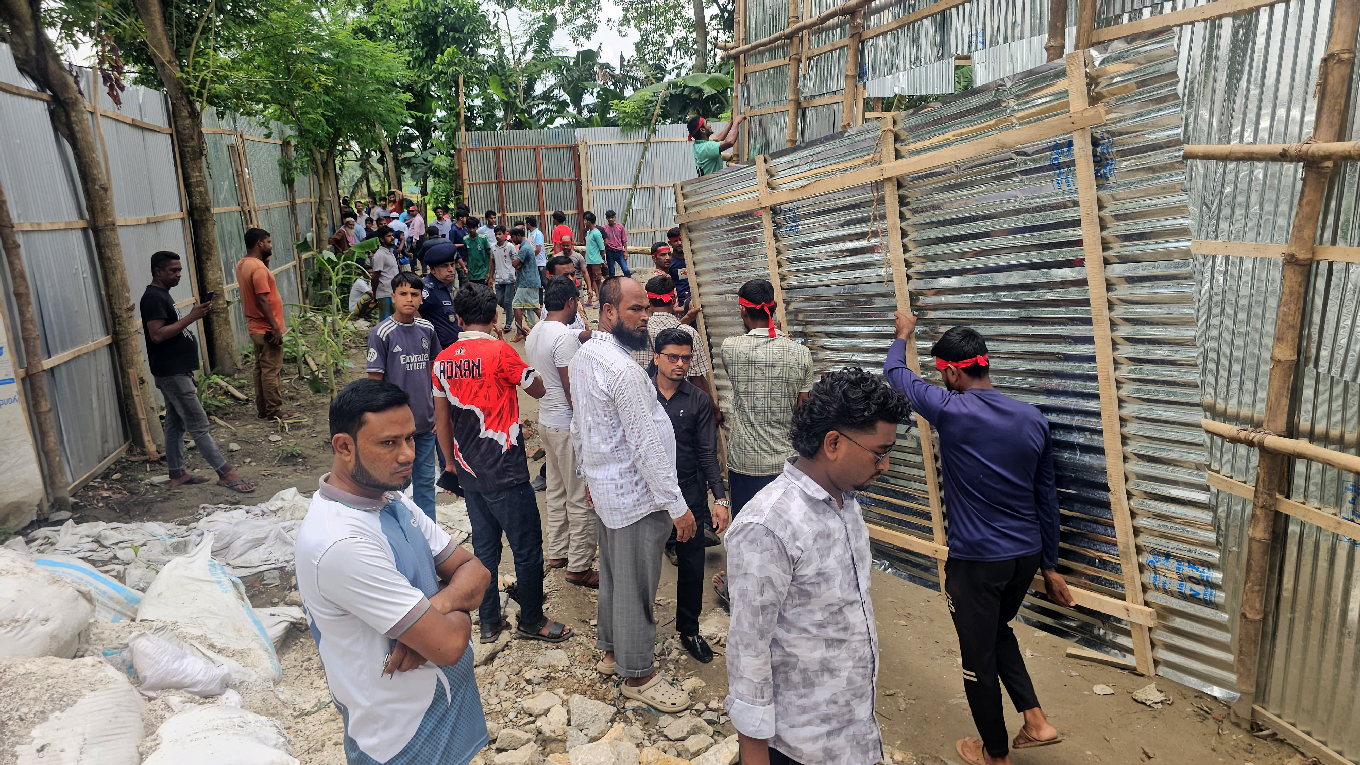 গ্যাস চুরি করতে গিয়ে পাইপলাইনে লিকেজ, কটিয়াদীতে অবৈধ কারখানা গুড়িয়ে দিল প্রশাসন