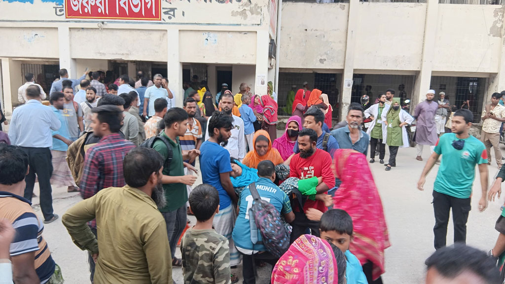 টঙ্গীতে কাজ করতে এসে অর্ধশতাধিক শ্রমিক অসুস্থ, কারখানা ছুটি ঘোষণা