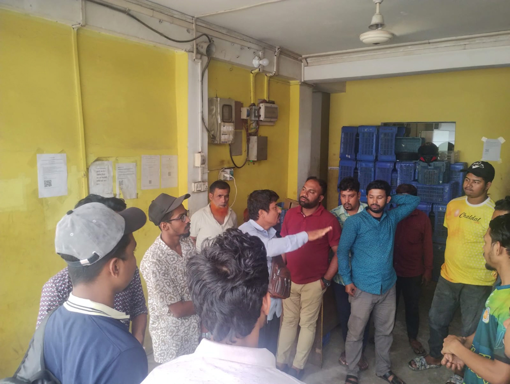 চালডাল ডটকমে আন্দোলনে নেতৃত্ব দেওয়া কর্মী ছাঁটাই, প্রতিবাদে কর্মবিরতি