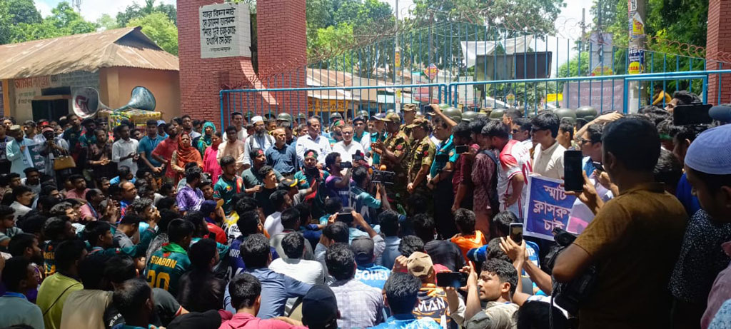কারমাইকেল কলেজে ‘কমপ্লিট শাটডাউন’ শিথিল, আন্দোলন চলবে