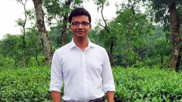 নওগাঁয় হাসপাতালের সামনে পড়ে ছিল রাজস্ব কর্মকর্তার রক্তাক্ত লাশ