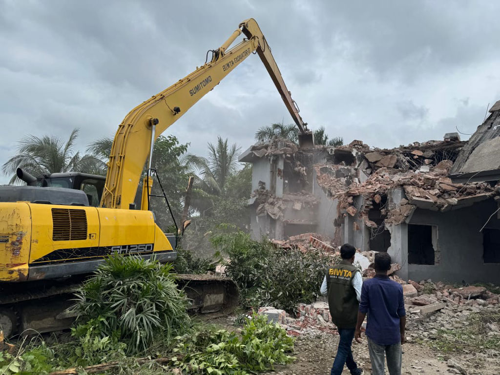 বুড়িগঙ্গার তীর থেকে সাবেক প্রতিমন্ত্রী নসরুল হামিদ বিপুর বাংলোবাড়ি উচ্ছেদ