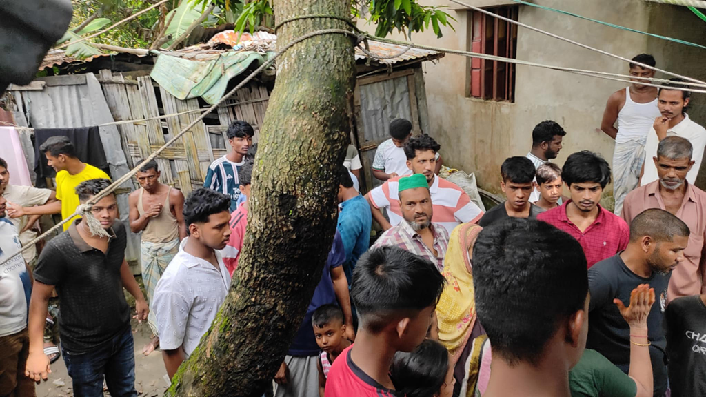 কর্ণফুলীতে জমি নিয়ে দ্বন্দ্ব, বাবা ও দুই ছেলেকে কুপিয়ে জখম