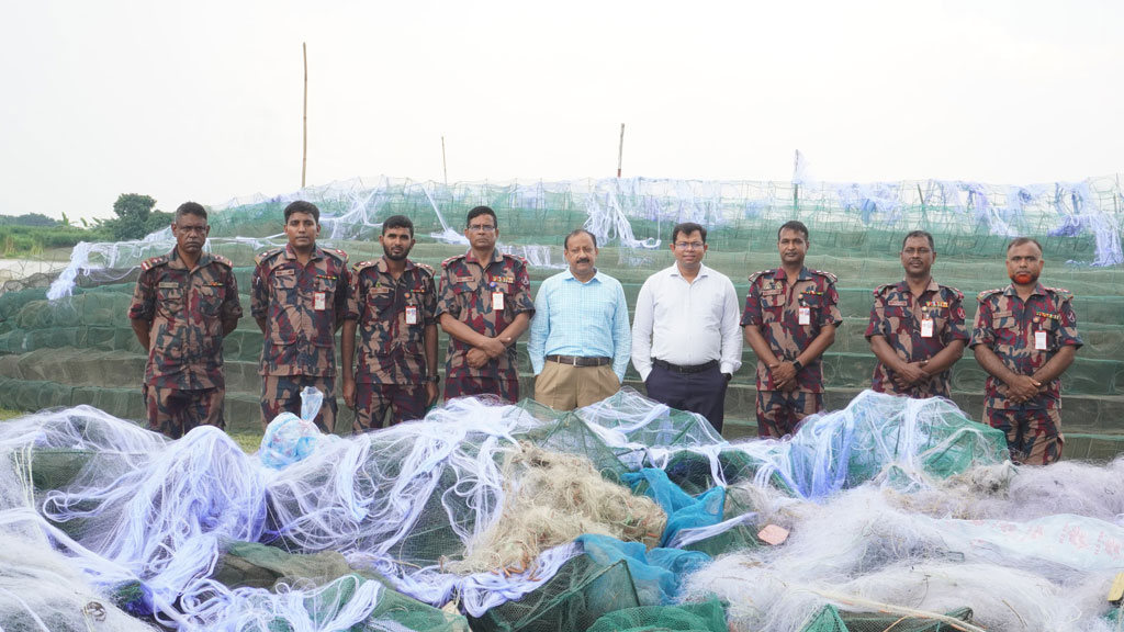 দৌলতপুরে যৌথ অভিযানে সাড়ে ৩ কোটি টাকার অবৈধ জাল জব্দ