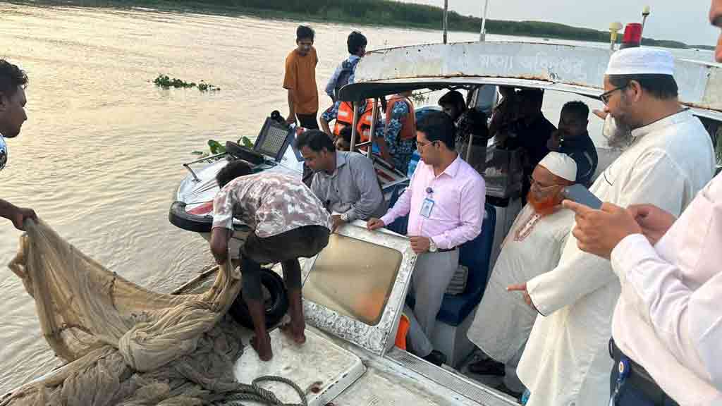 চাঁদপুরে কারেন্ট জালের বিরুদ্ধে অভিযানে ১১ জনের কারাদণ্ড, জব্দ ৩ নৌকা