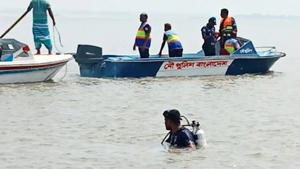 কীর্তনখোলায় ডুবে যাওয়া স্পিডবোটের ৩ যাত্রীর সন্ধান মেলেনি দুই দিনেও