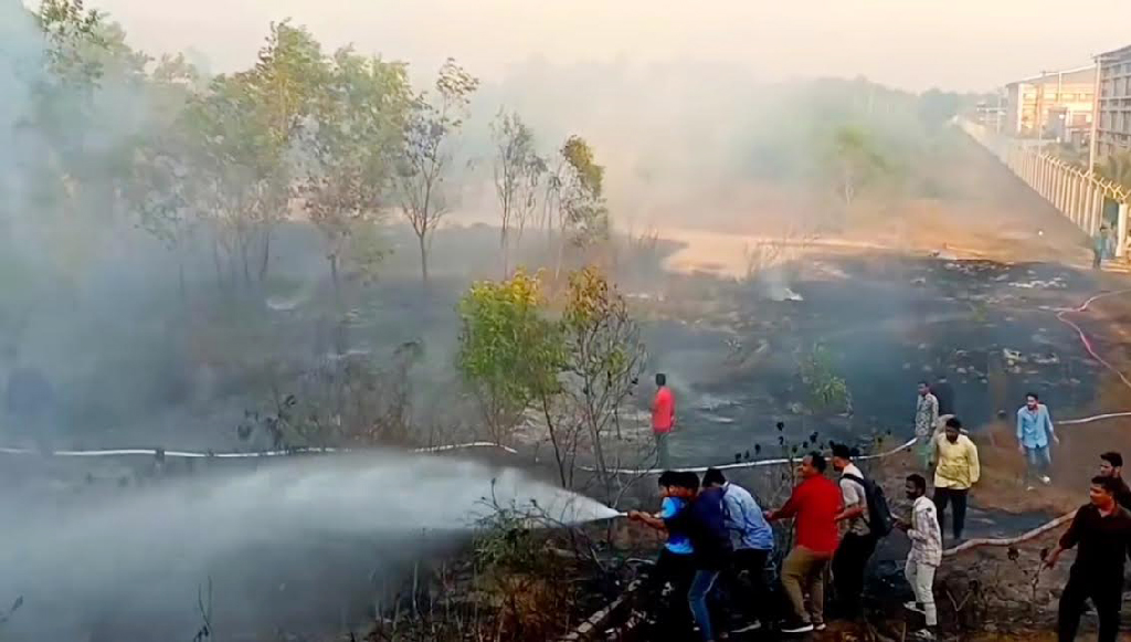 চট্টগ্রামে কেইপিজেডের পাহাড়ে আগুন, লোকালয়ে হাতি-আতঙ্ক