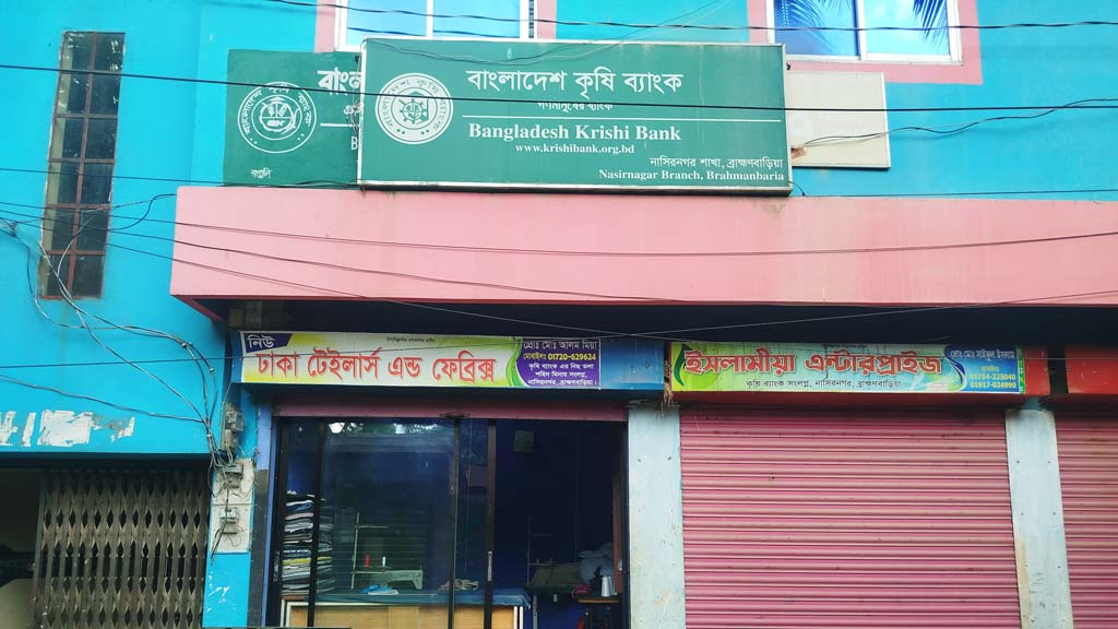 কবর থেকে এসে ঋণ নিলেন রিয়াজ!