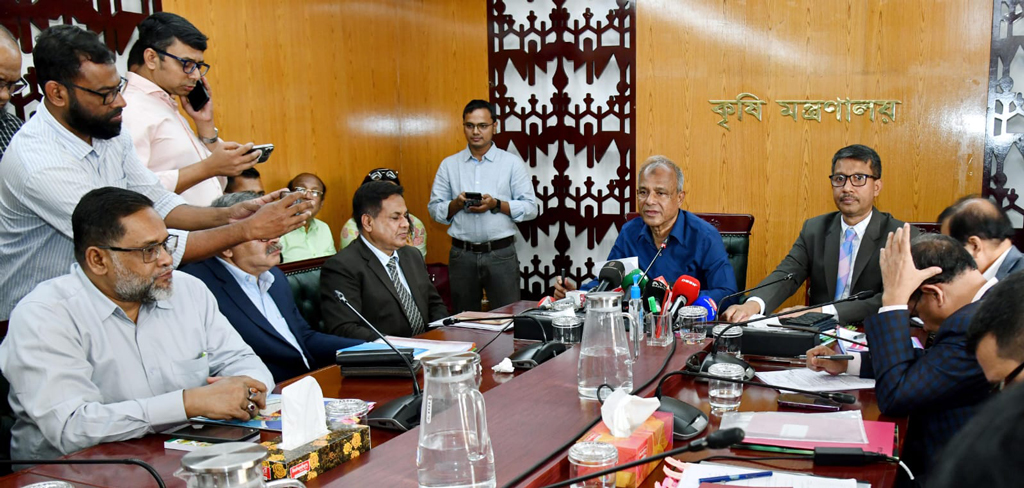 পেঁয়াজ আমদানির অনুমতি দেবে না সরকার, কৃষকদের কথা ভাবা হচ্ছে: কৃষি উপদেষ্টা