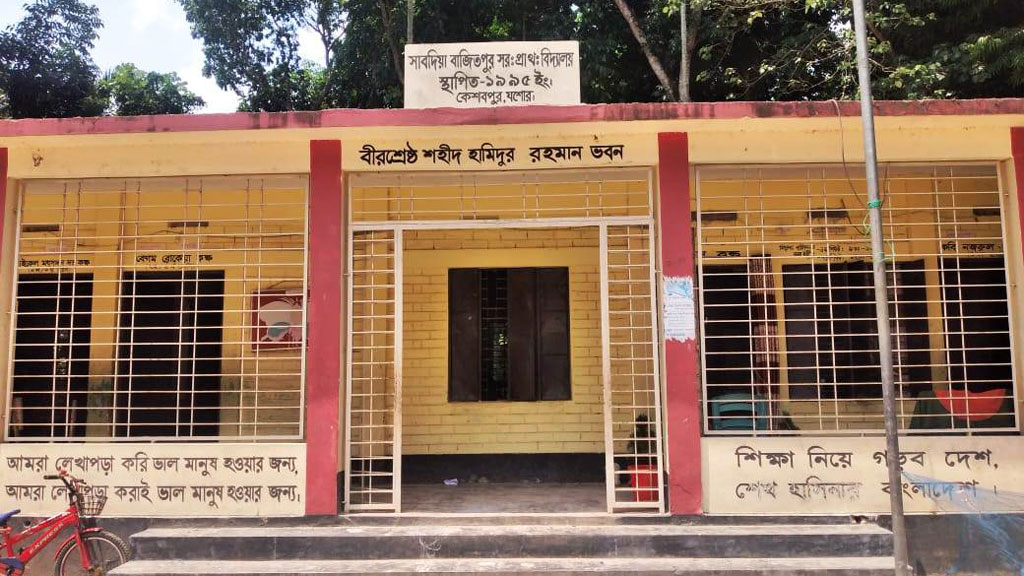 বিদ্যালয়ের অফিসসহ শ্রেণিকক্ষের ফ্যান চুরি, গরমে শিক্ষার্থীদের ভোগান্তি