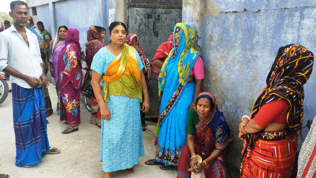 কেশবপুরে মামাকে সৎকার করে ফেরার পথে ট্রাকের ধাক্কায় প্রাণ গেল ২ জনের