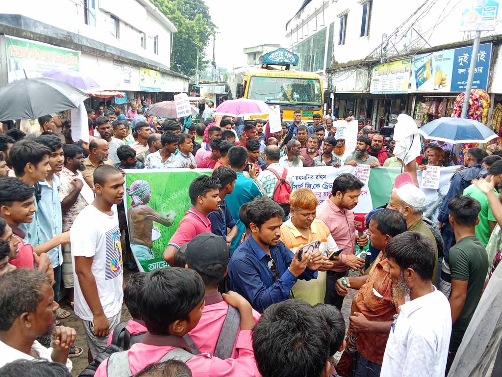 বেশি টাকা না দিলে সার দেন না বিসিআইসির ডিলার, অভিযোগ কাঁকনহাটের কৃষকদের