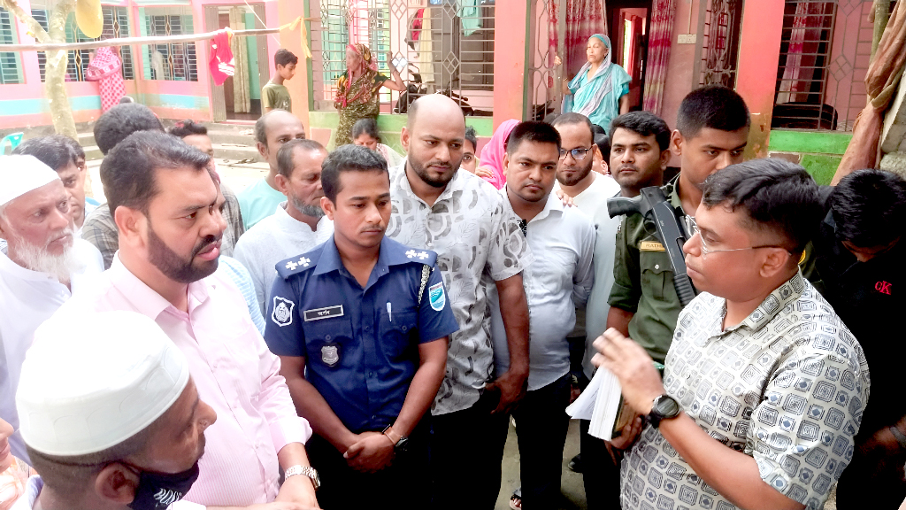 বরের আগেই বিয়ে বাড়িতে হাজির ইউএনও