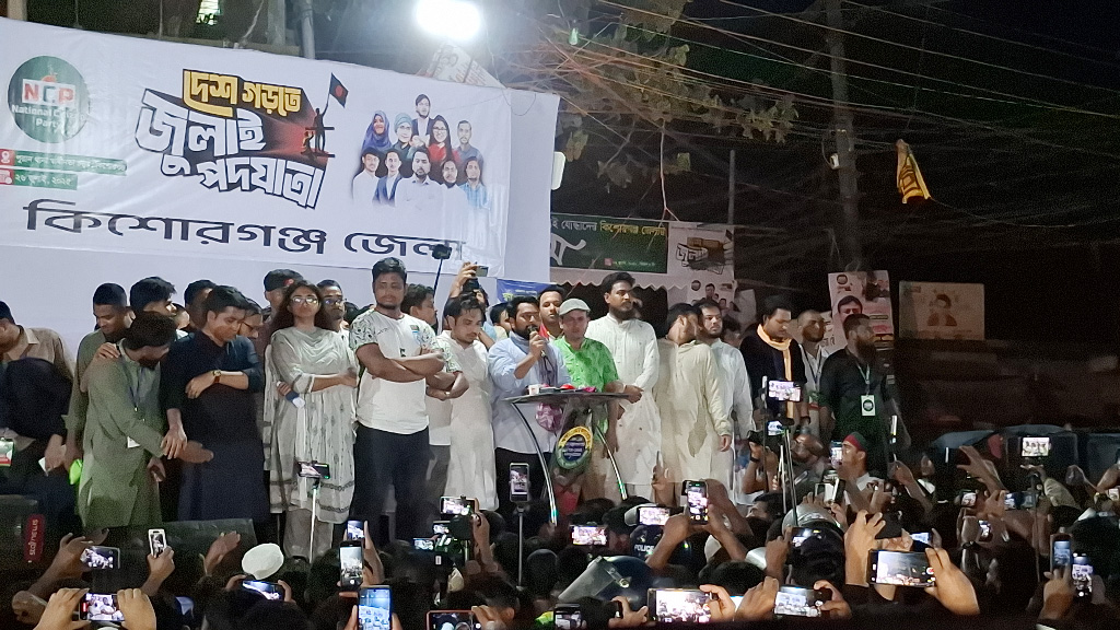 আমরা নতুন সরকার পেলেও নতুন দেশ এখনো পাইনি: নাহিদ