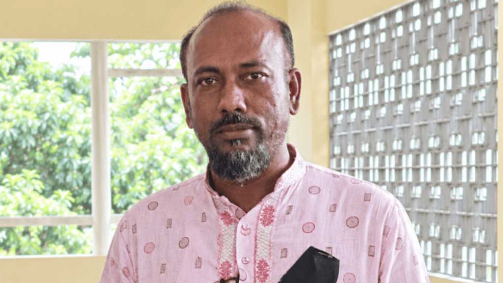 গ্রেপ্তার আসামিকে দেখতে জনতার ভিড়, হাতকড়া নিয়েই পালালেন আওয়ামী লীগ নেতা