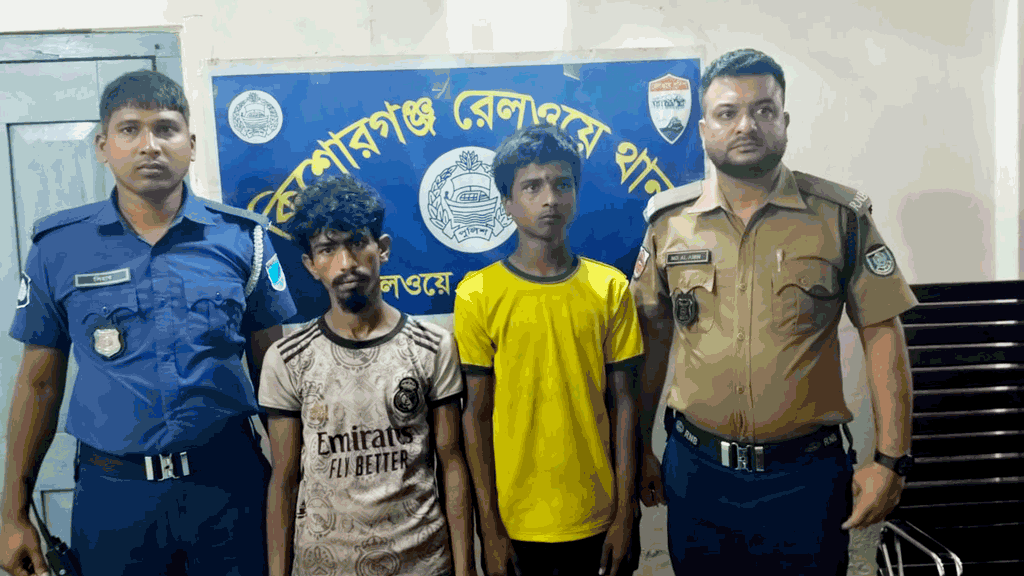 চলন্ত ট্রেন থেকে এসির মোটর চুরি, ধাওয়া দিয়ে আটক ২