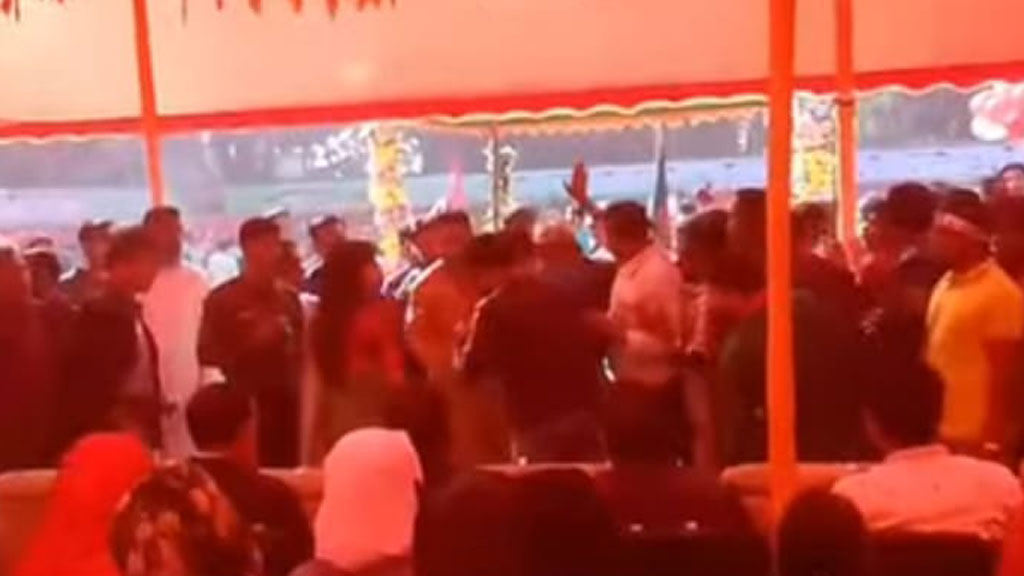 বিজয় দিবসের অনুষ্ঠানে বিএনপির দলীয় স্লোগান, নিষেধ করায় তোপের মুখে ইউএনও