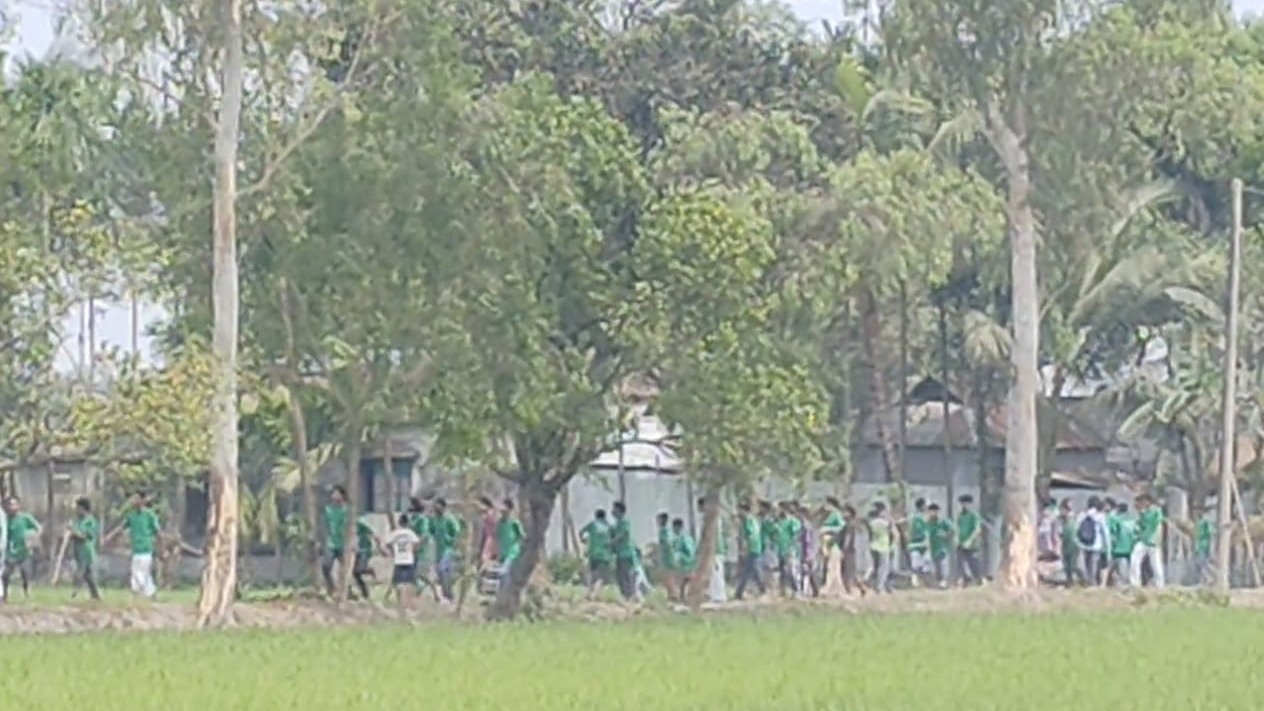 পাকুন্দিয়ায় খাল খনন নিয়ে বিএনপির দুই পক্ষে পাল্টাপাল্টি ধাওয়া