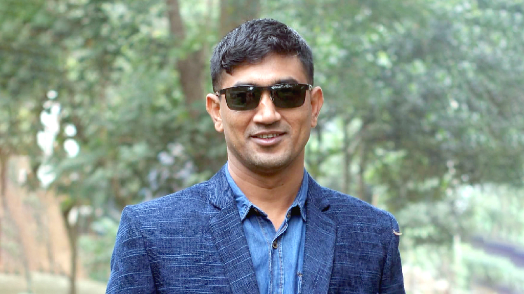 সড়কের পাশে যুবকের মরদেহ, পরিবারের দাবি হত্যা