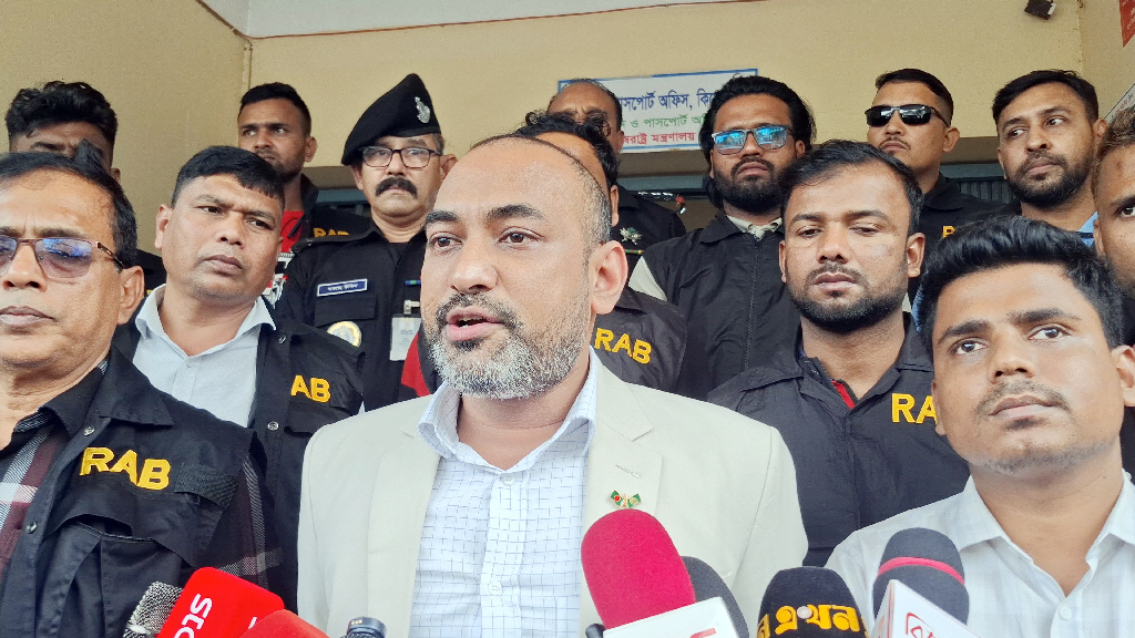 কিশোরগঞ্জ পাসপোর্ট অফিস চত্বর থেকে আটক দালাল চক্রের ২০ জনের কারাদণ্ড