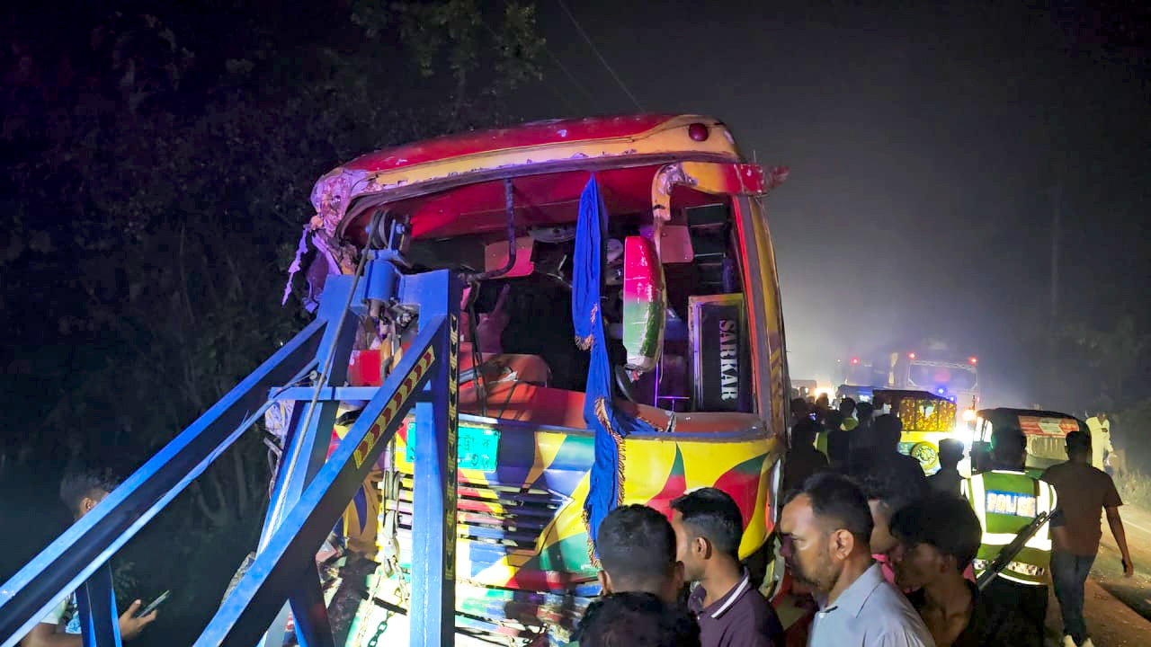 কিশোরগঞ্জে দুই বাসের মুখোমুখি সংঘর্ষে আহত ২০