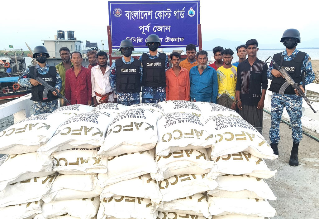মিয়ানমারে পাচারকালে ৭৪২ বস্তা ইউরিয়া সার জব্দ, আটক ১১