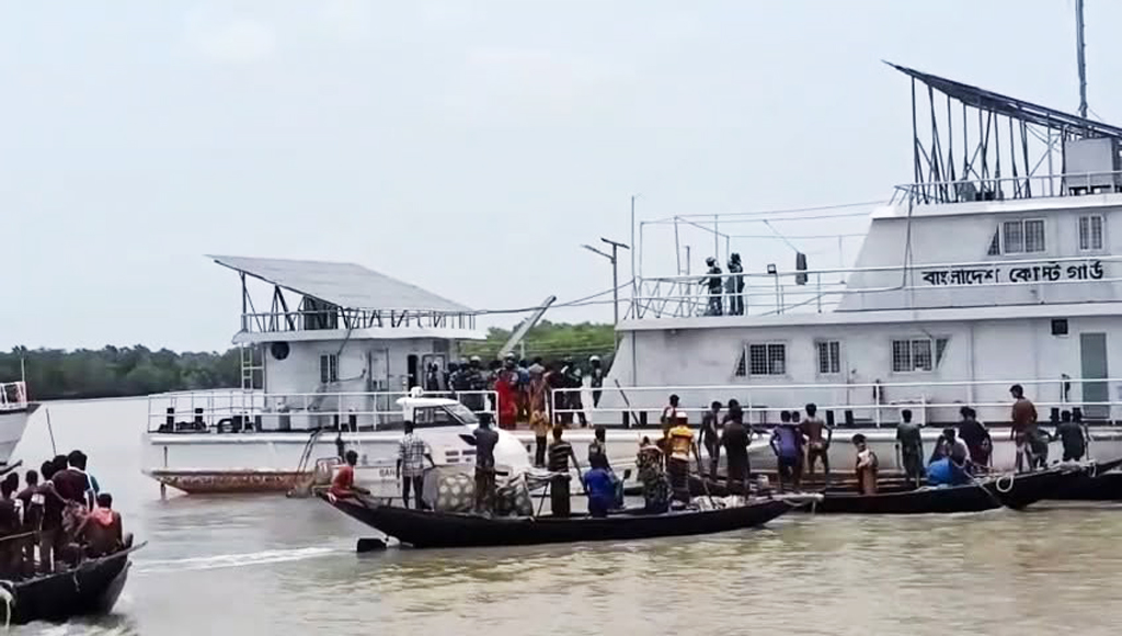 বাগেরহাটে মানববন্ধন ঘিরে কোস্ট গার্ড স্টেশনে হামলা-ভাঙচুর, আহত ১৫