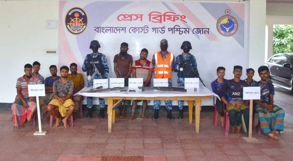 সুন্দরবনে বনদস্যুদের কবল থেকে ৯ জেলেকে উদ্ধার, অস্ত্রসহ আটক ২