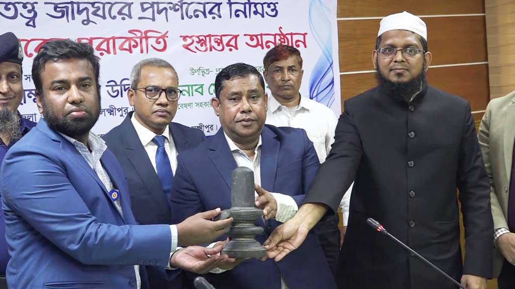 ৮ বছর পর জাদুঘরে হস্তান্তর হলো সাড়ে ৪ কোটি টাকা মূল্যের কষ্টিপাথর