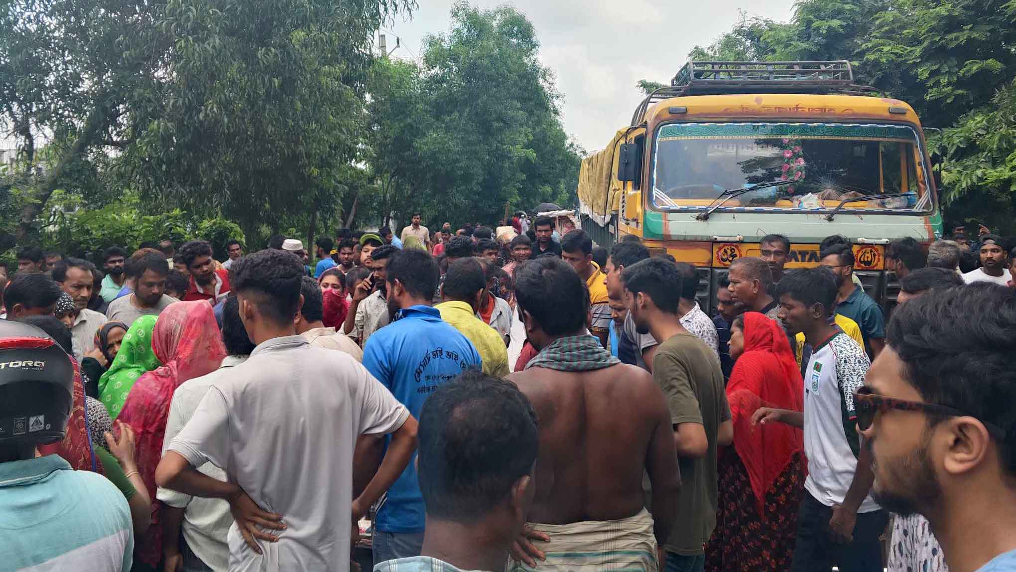 কুষ্টিয়ায় অটোরিকশাচালকের ঝুলন্ত লাশ উদ্ধার, সড়ক অবরোধ করে বিক্ষোভ