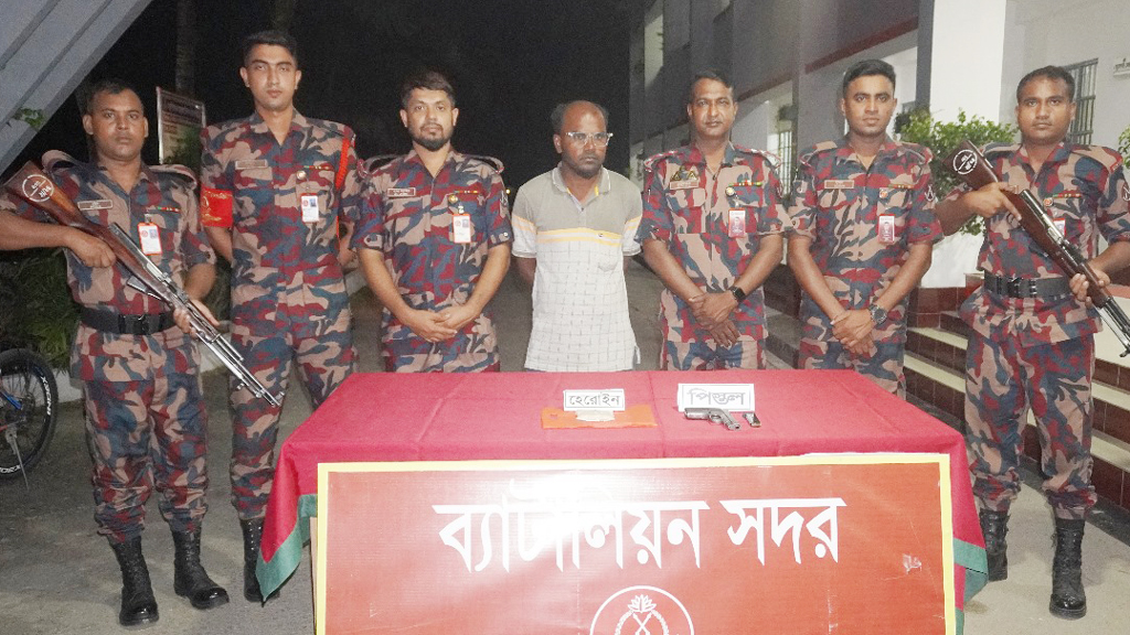দৌলতপুরে অস্ত্র ও মাদকসহ যুবদল নেতা গ্রেপ্তার