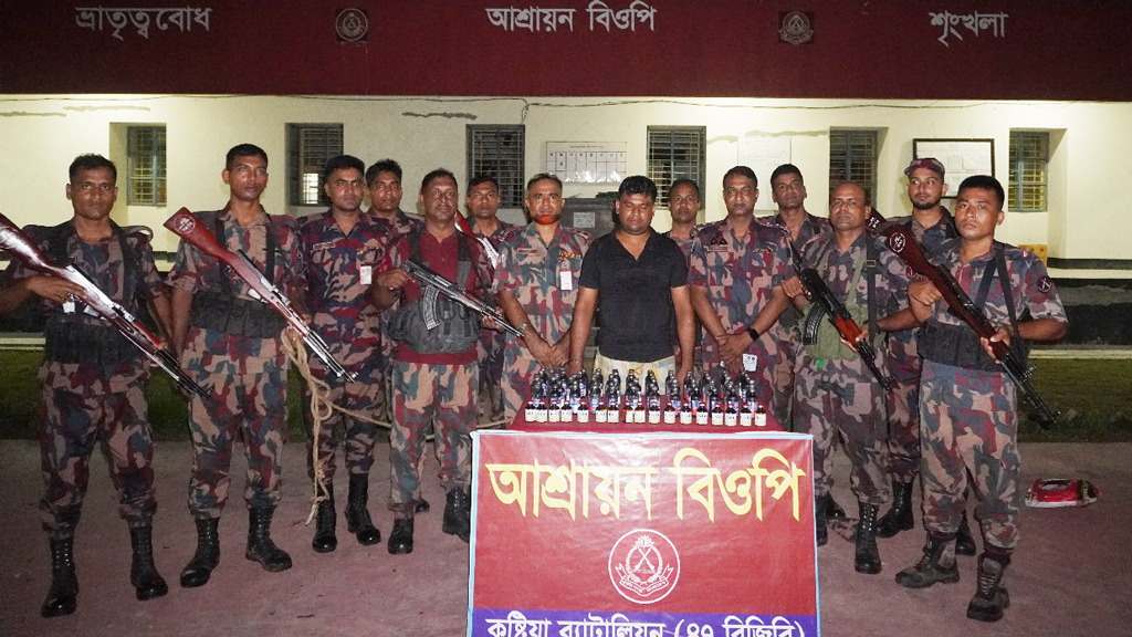 কুষ্টিয়ায় যুবককে কুপিয়ে হত্যা, ৯ কোটি টাকার মাদকসহ একজন আটক