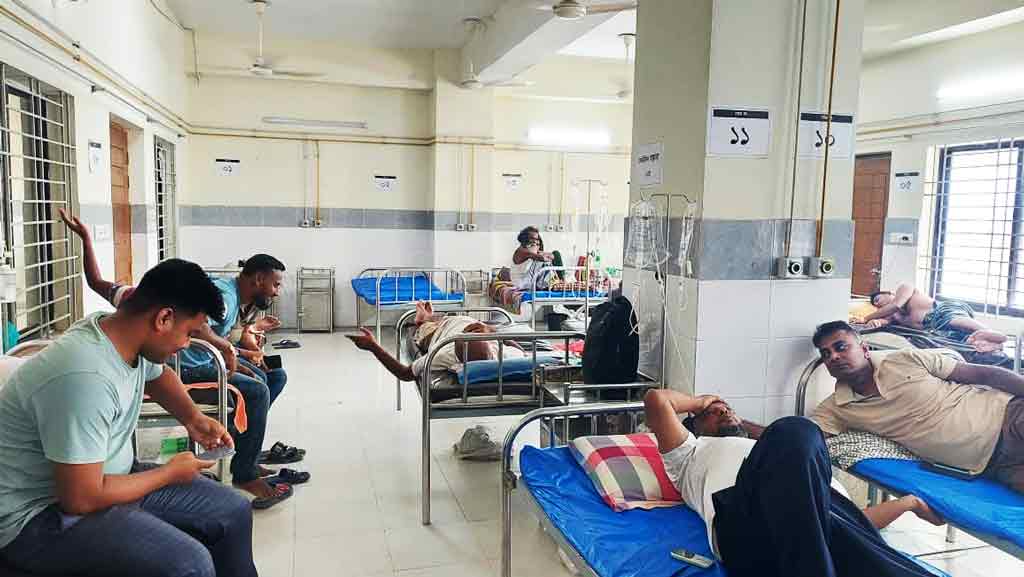 ক্যাম্পের খাবার খেয়ে একে একে অচেতন ১০ পুলিশ, মধ্যরাতে হাসপাতালে