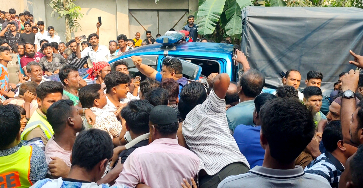 ধর্ষণের অভিযোগে মাদ্রাসা মুহতামিমকে গণধোলাই, উদ্ধারে গিয়ে ওসিসহ ৩ পুলিশ আহত