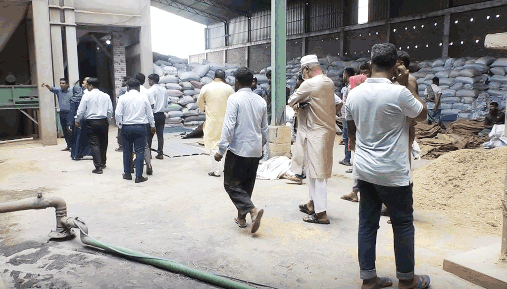 কুষ্টিয়ায় রাইস মিলের দূষণে অতিষ্ঠ জনজীবন, পরিদর্শনে তদন্ত কমিটি